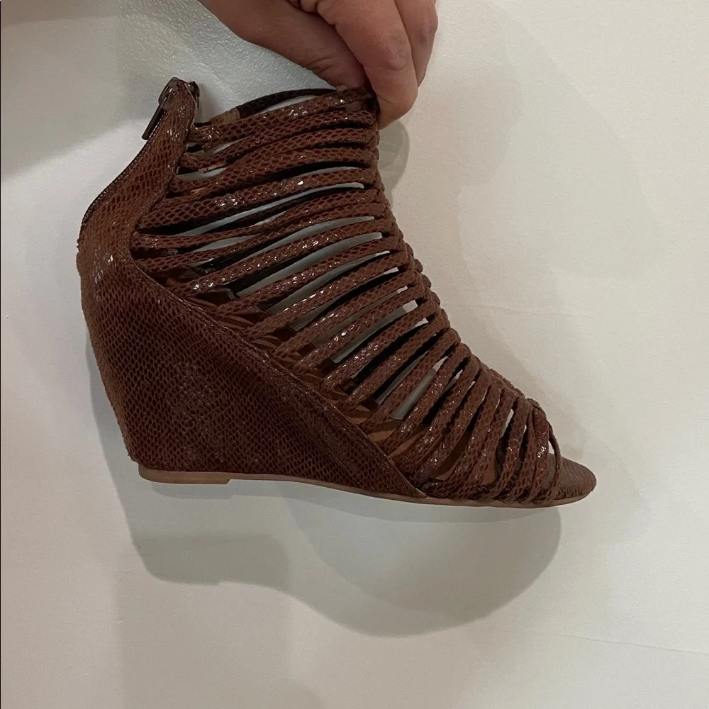 Ibiza Jeffrey Campbell Strappy Wedge Sandals Size 7.5 Gladiator Stretchy Sandal
